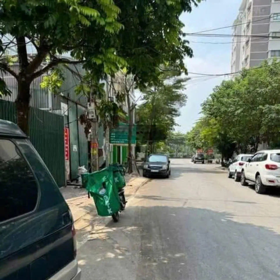 Bán mảnh đẩt Giá 120 tỷ, DT 250m2, MT 19m, gần Công viên Hòa Bình, Bắc Từ Liêm