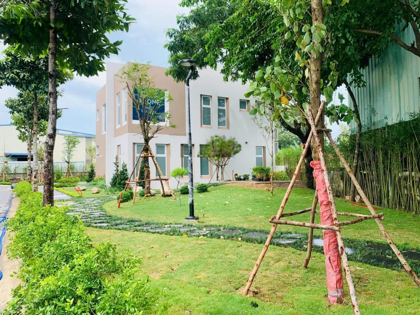 Nhà 3 tầng/full nội thất/SHR/Chuẩn Nhật/Thuận An/Bình Dương/Tiện ích đắng cấp có Hồ Bơi/công viên