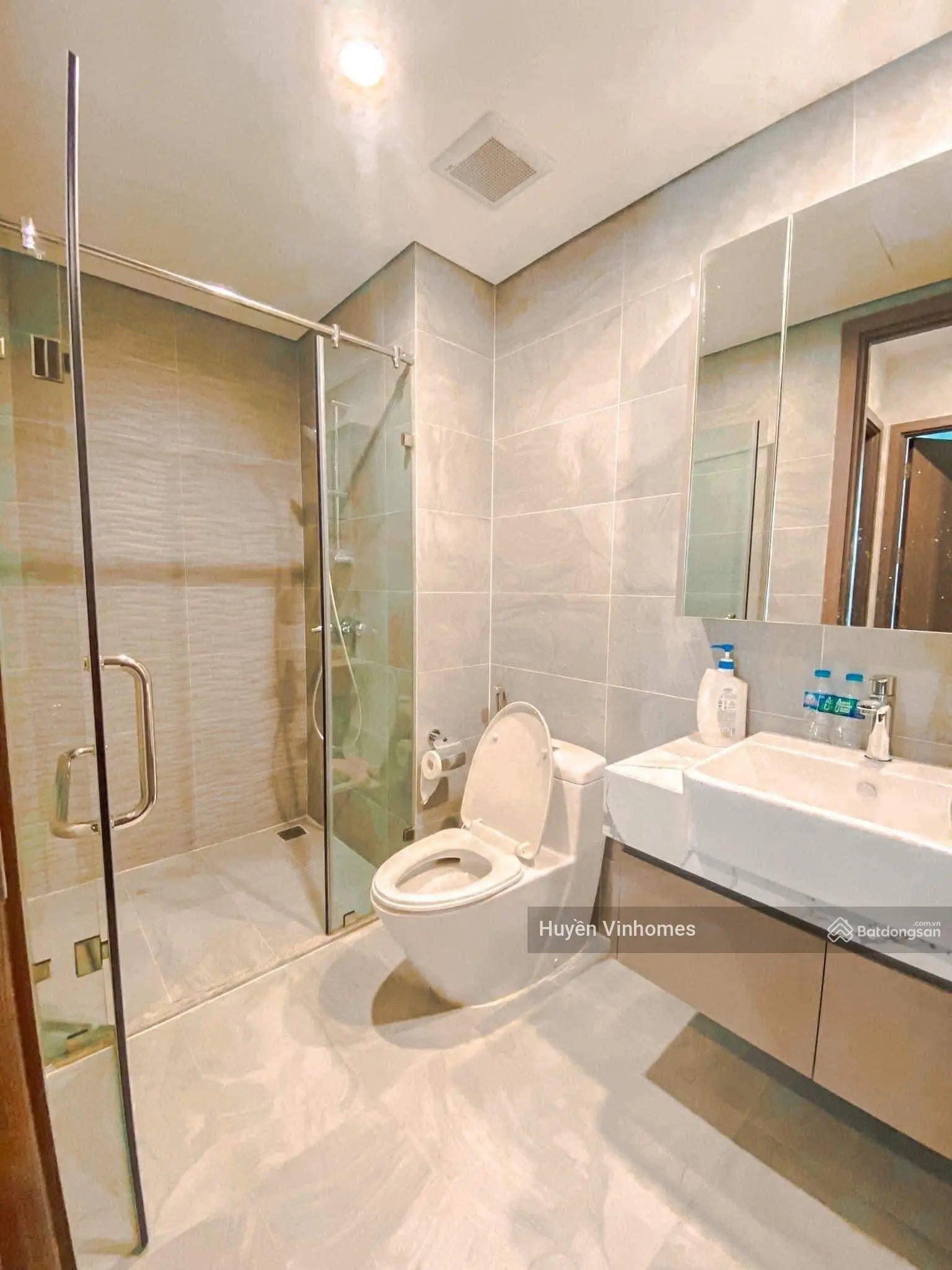 Chính chủ bán gấp căn hộ 2N2VS 68m2 giá 2,6 tỷ tặng full nội thất Vinhomes Ocean Park