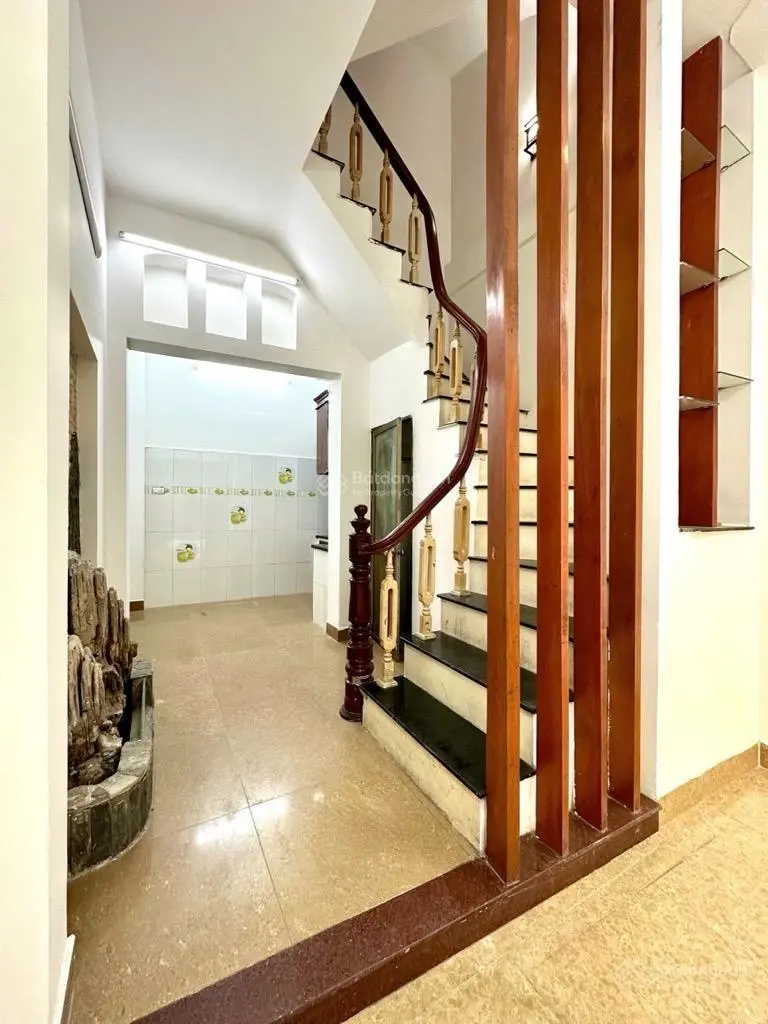 Hơn 9ty có nhà mặt ngõ tránh 3 ô tô - kinh doanh - cạnh hồ linh quang