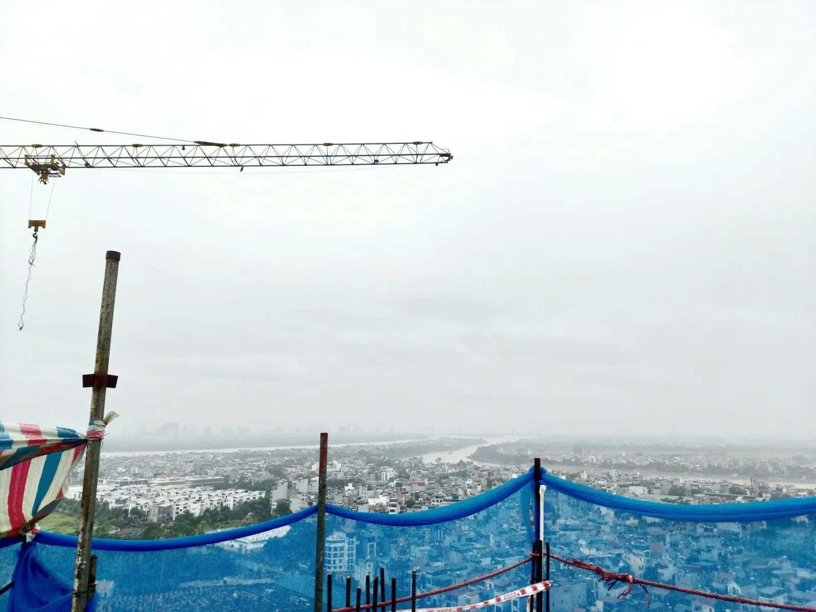 Bán quỹ căn 101m2( 3pn+ 2vs)- giá 56 triệu/m2- bc đông nam- view hồ cực đẹp