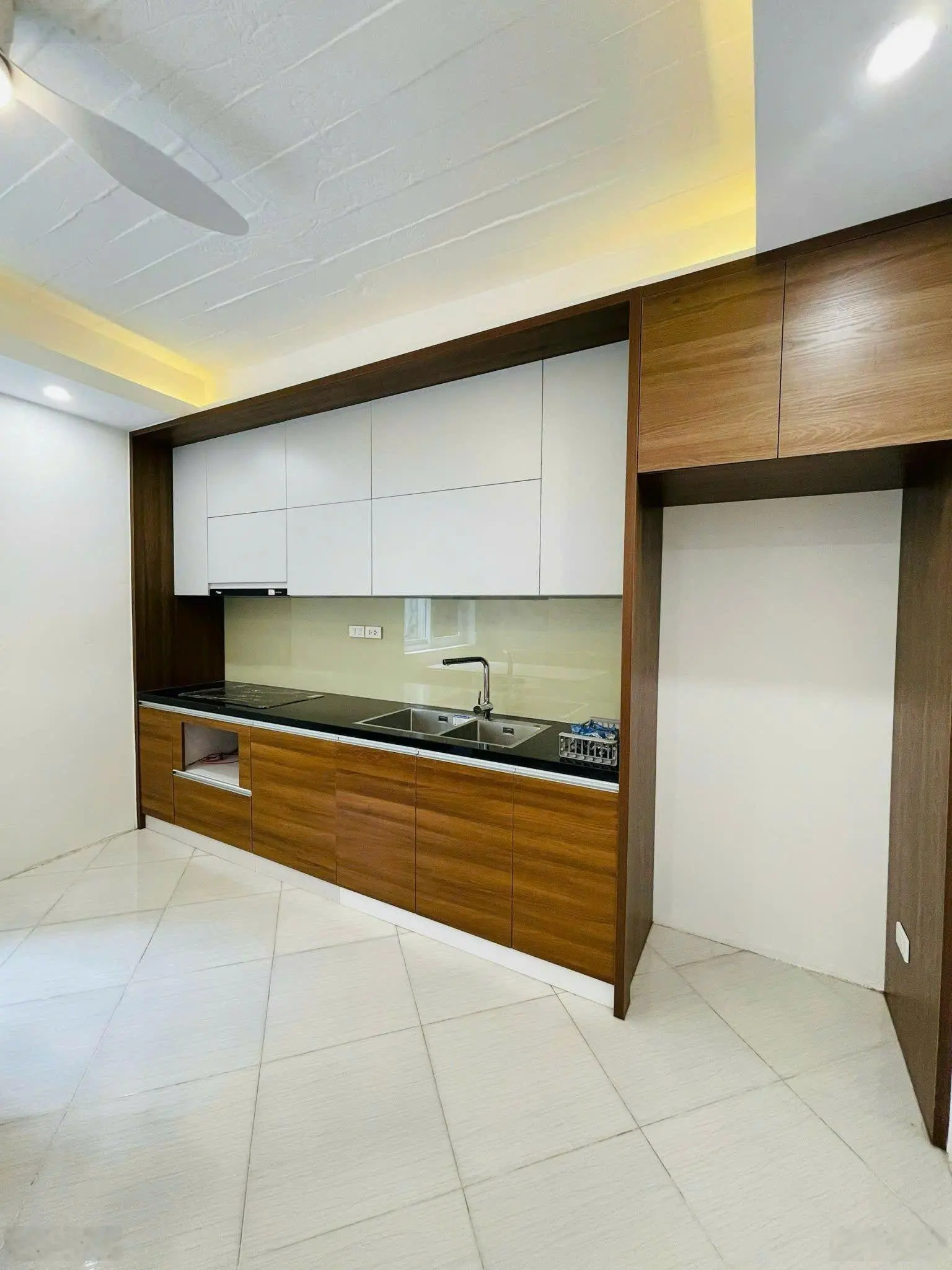 Bán nhà dòng tiền ổn định ở Nghi Tàm, quận Tây Hồ, gần ô tô