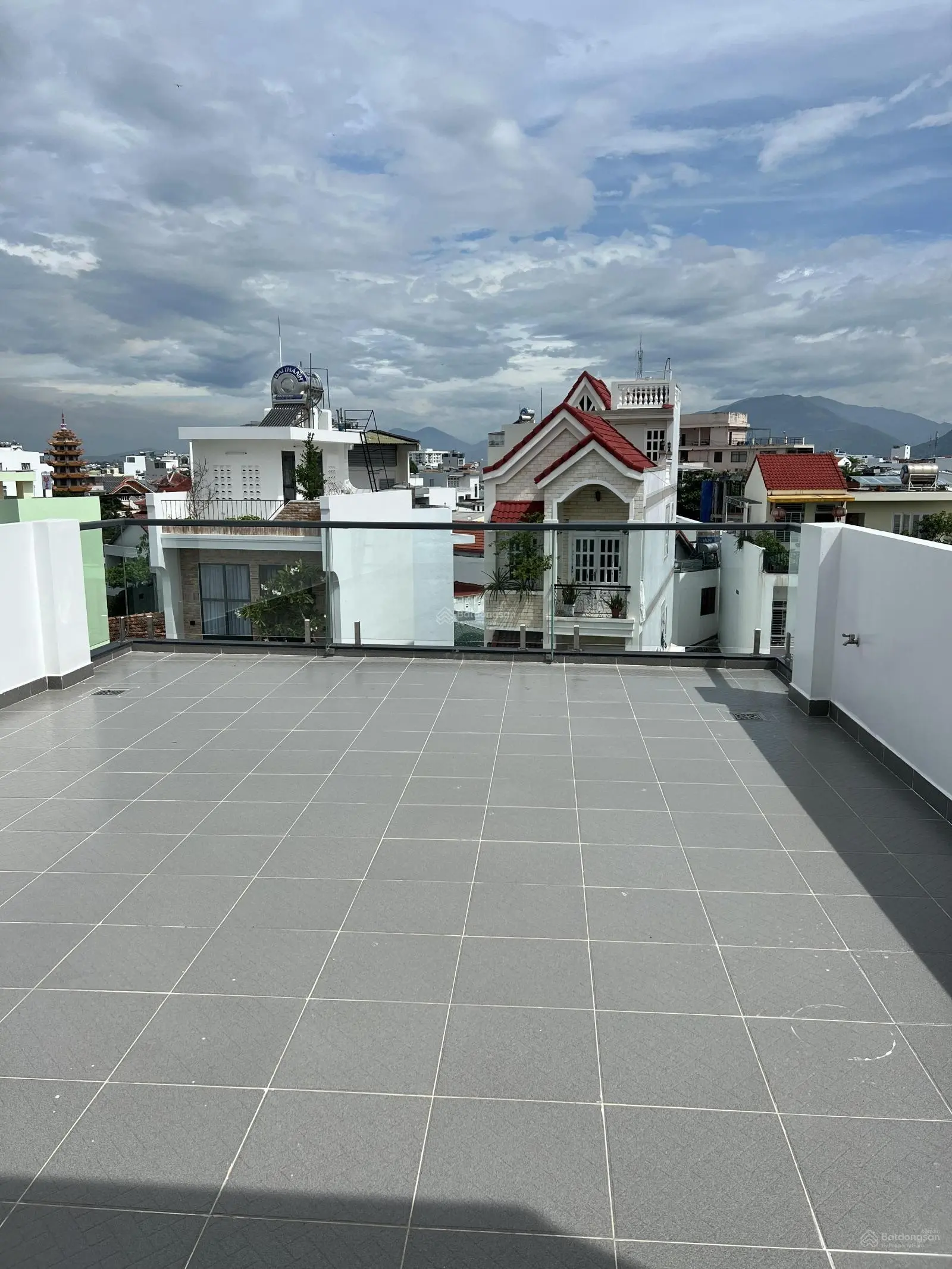 Bán nhà 5 tầng ngang 5,5m mặt tiền Trần Nguyên Hãn trung tâm phố Nha Trang