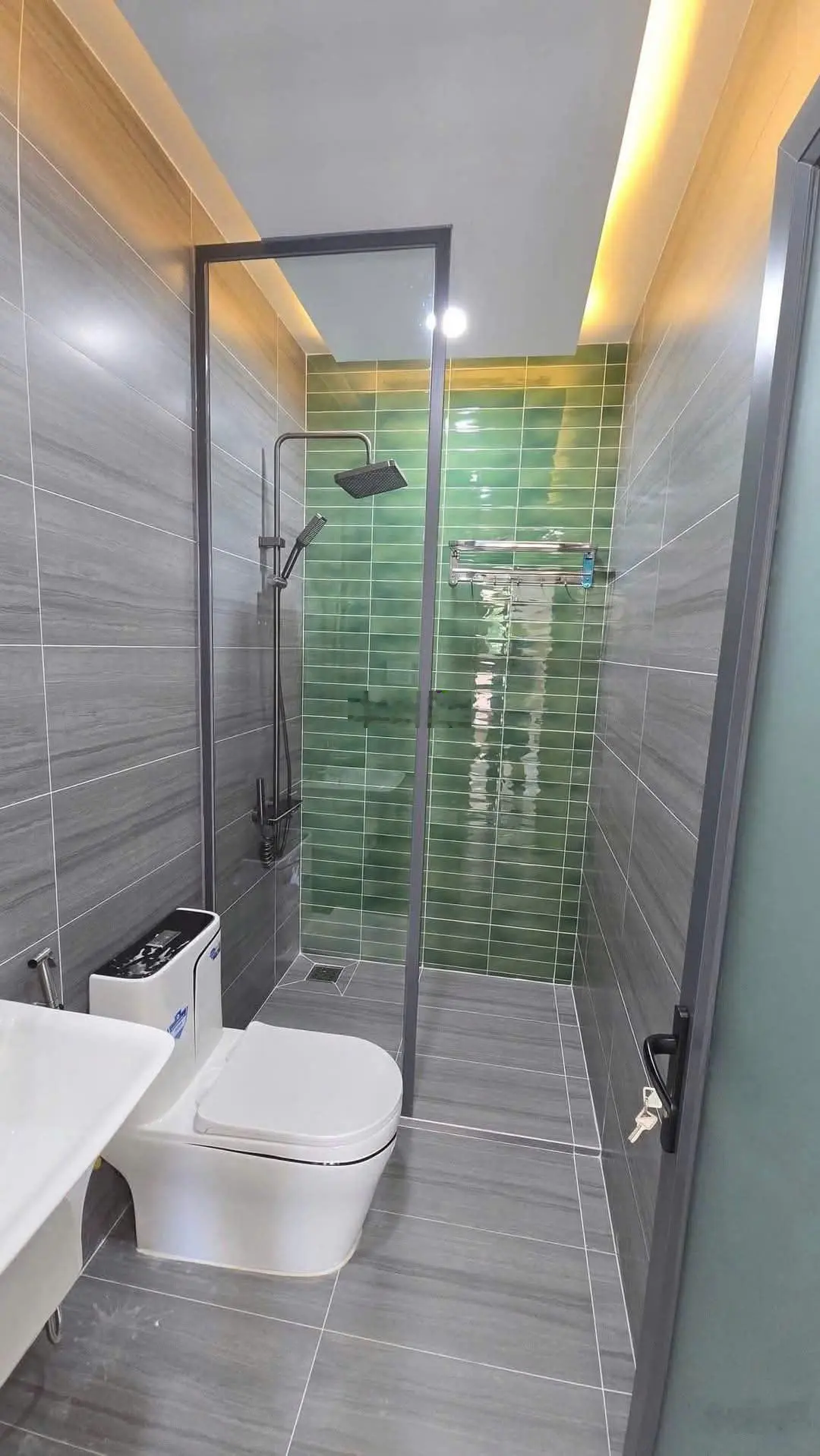 Bán nhà đẹp đường Thạnh Xuân 33. DT 4x17m. Nhà 1 trệt 1 lửng 3 lầu