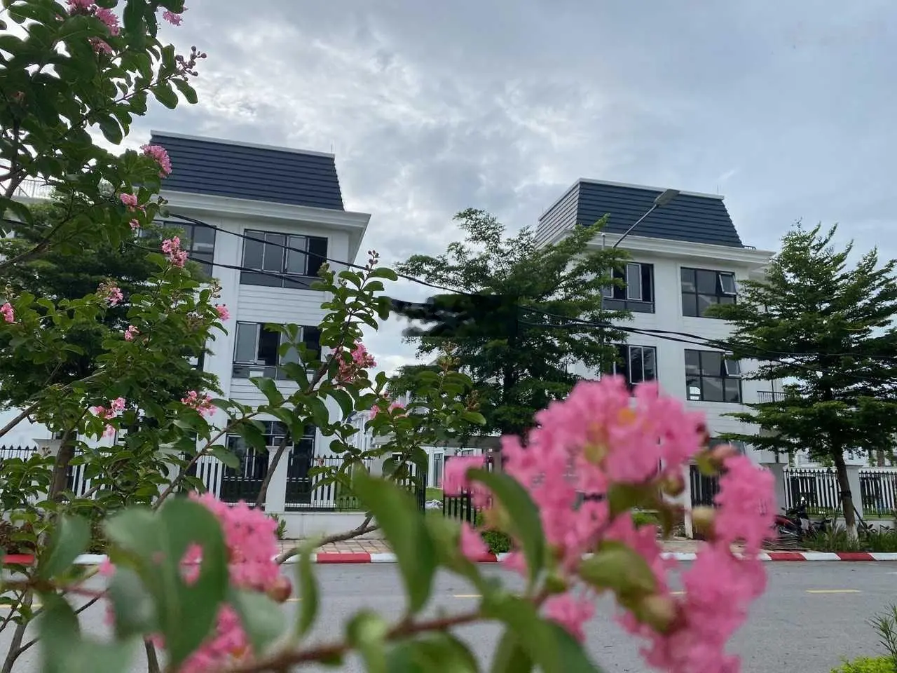 Chỉ với 53tr/m2 bắt đáy quỹ căn biệt thự, nhà vườn tại HUD Mê Linh Central. Hotline: 0943 757 ***