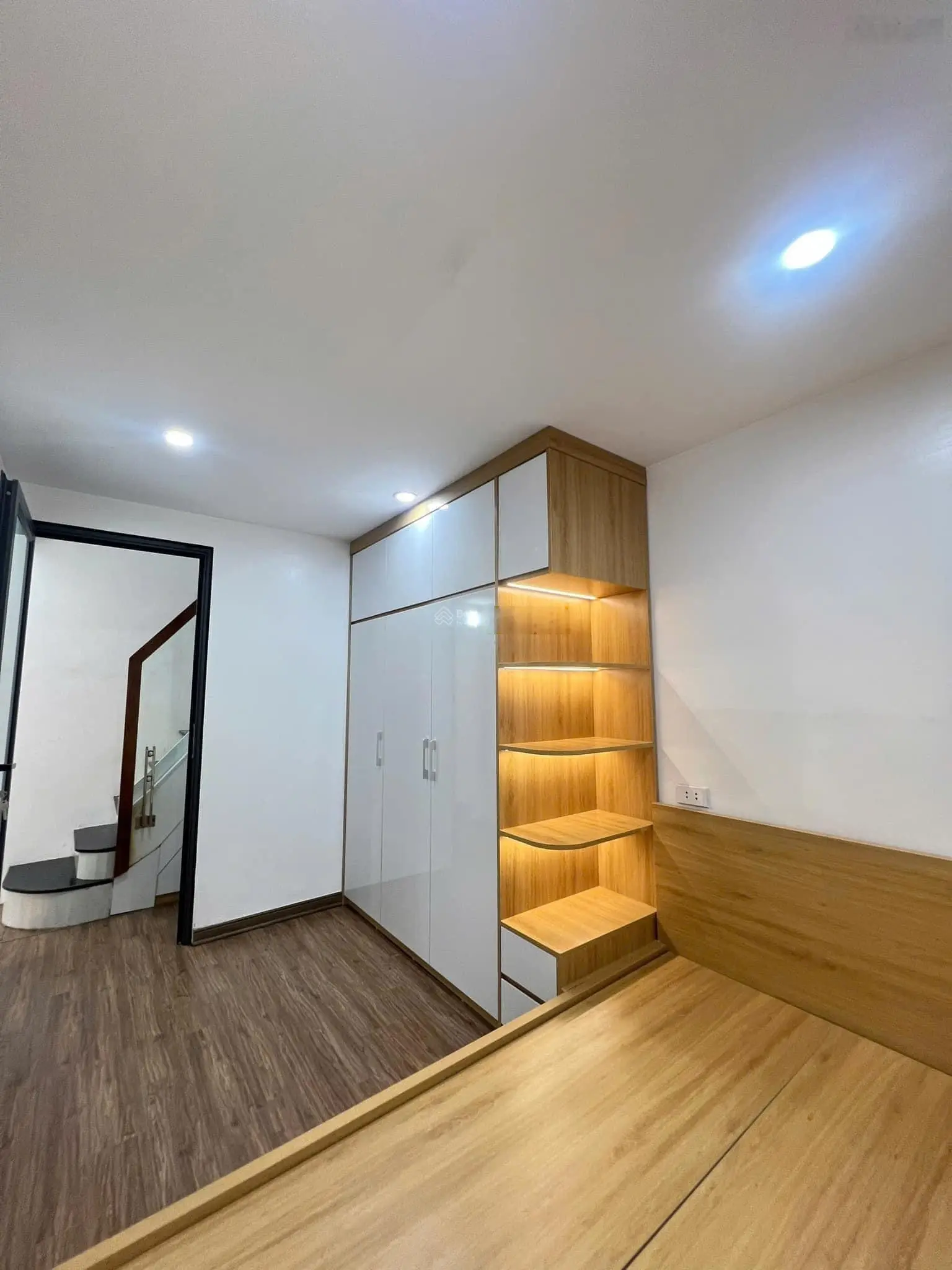 Hiếm hot bán nhà trung tâm Đống Đa 38m2 - tặng full nội thất - giá quá ngon chỉ 4,95 tỷ