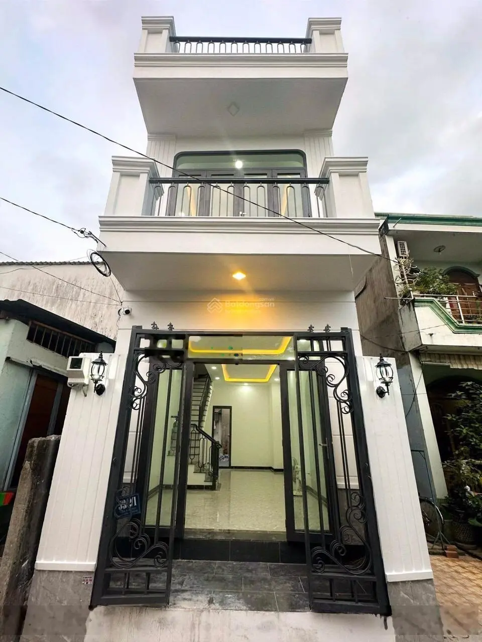 Nhà mới đẹp, ngay chợ Bến Đò Linh Đông, DT 50m, 2 tầng giá chỉ 4Tỷ nhỉnh, vào ở ngay. SHR.