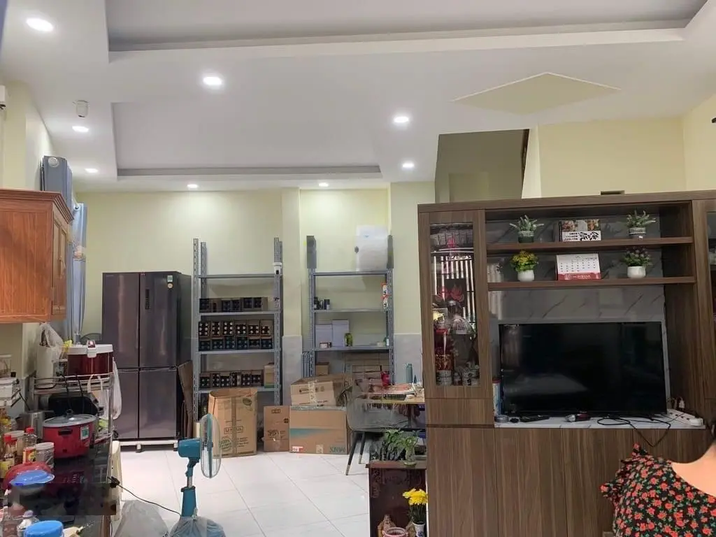 Kẹt tiền bán gấp nhà gần chợ Căn Cứ Lê Thị Hồng, Phường 7, Gò Vấp. Giá chỉ 3,89 tỷ. 0906 806 *** Ngân