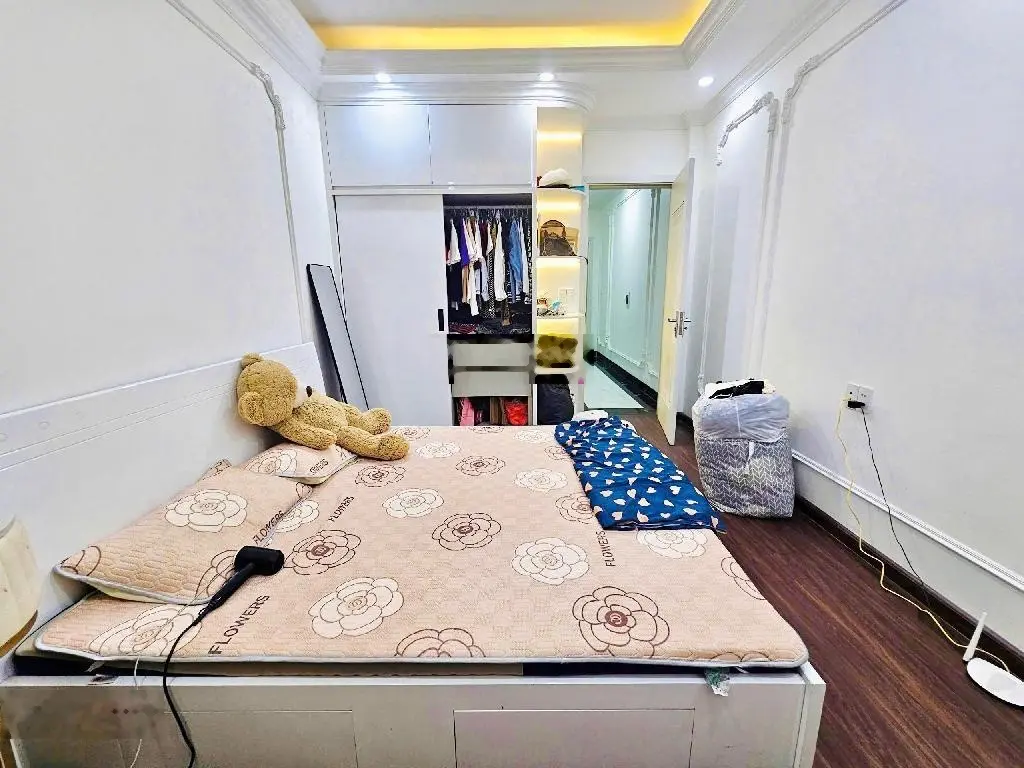 Hàng tuyển ngõ 603 Lạc long Quân , chỉ hơn 12,3đồng nằm trong khu vip ngõ 6m , oto ra vào