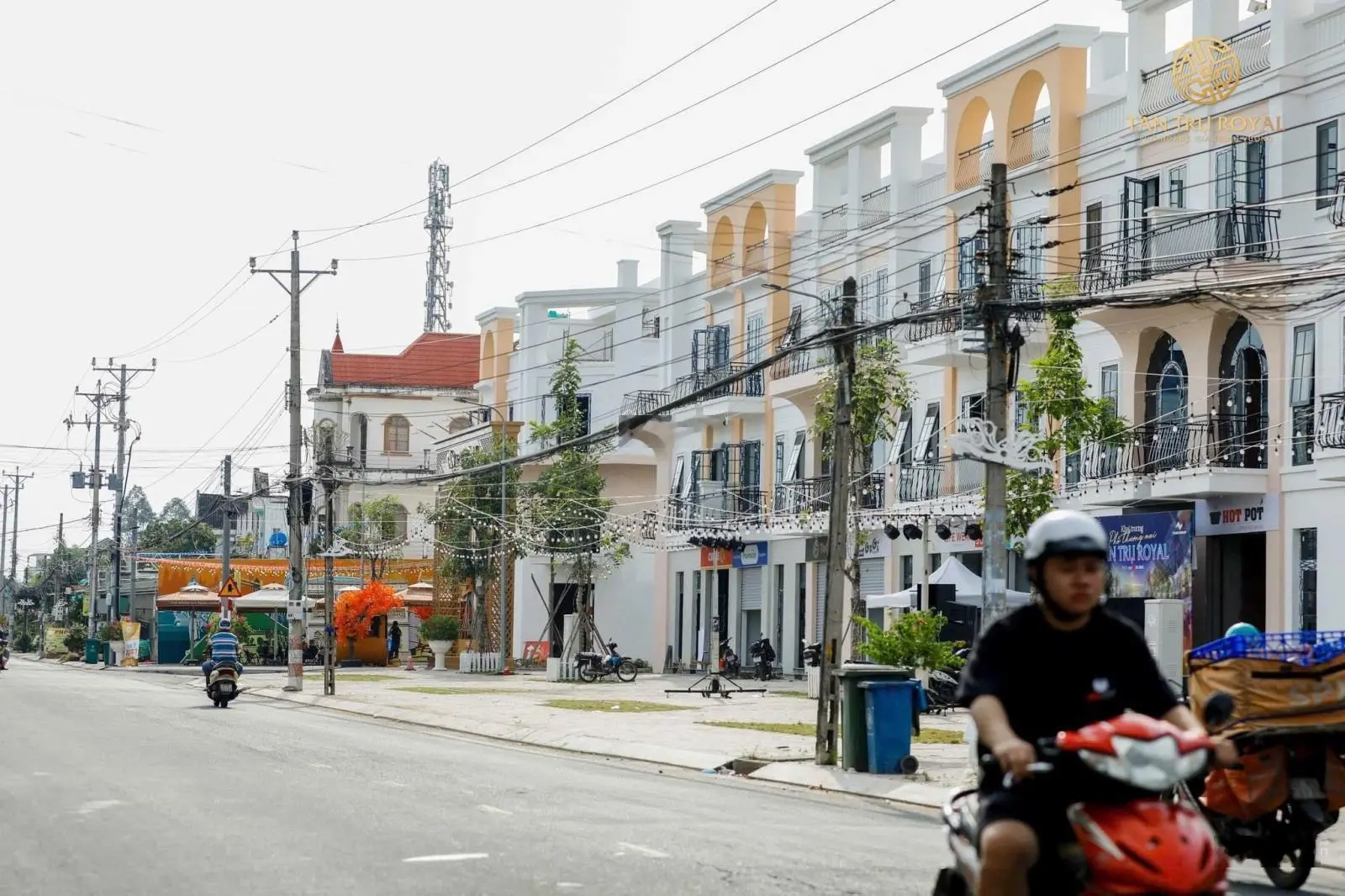Chính chủ bán gấp nhà lầu mặt tiền đường ô tô giá yêu thương 2tỷ6 ngay TTTM Tân Trụ