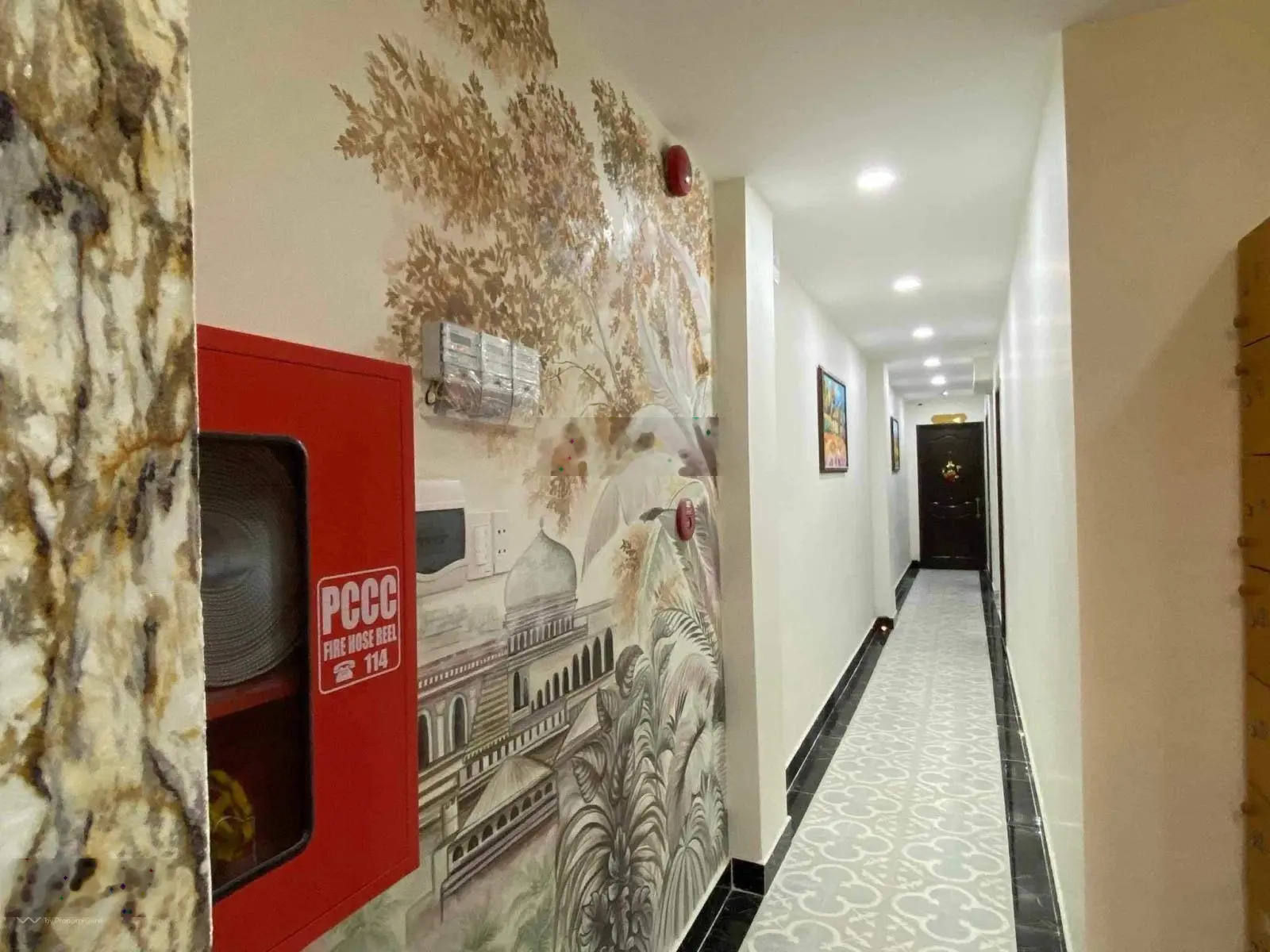 Chính chủ bán Tòa nhà 8 tầng 2 MT Nguyễn Công Hoan P7 Phú Nhuận DTS 1200m2 dòng tiền 200tr/tháng