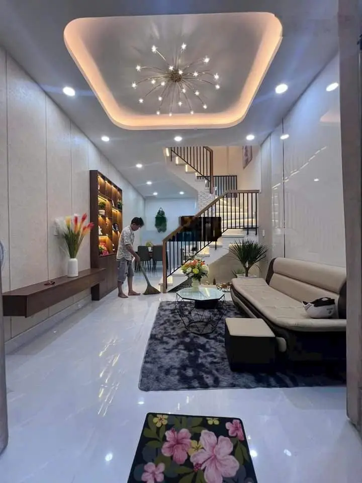 Khu chợ đêm phía sau rạp phim Galaxy Kinh Dương Vương, đường số 10, DT 65m2 đang cho thuê 12tr/th