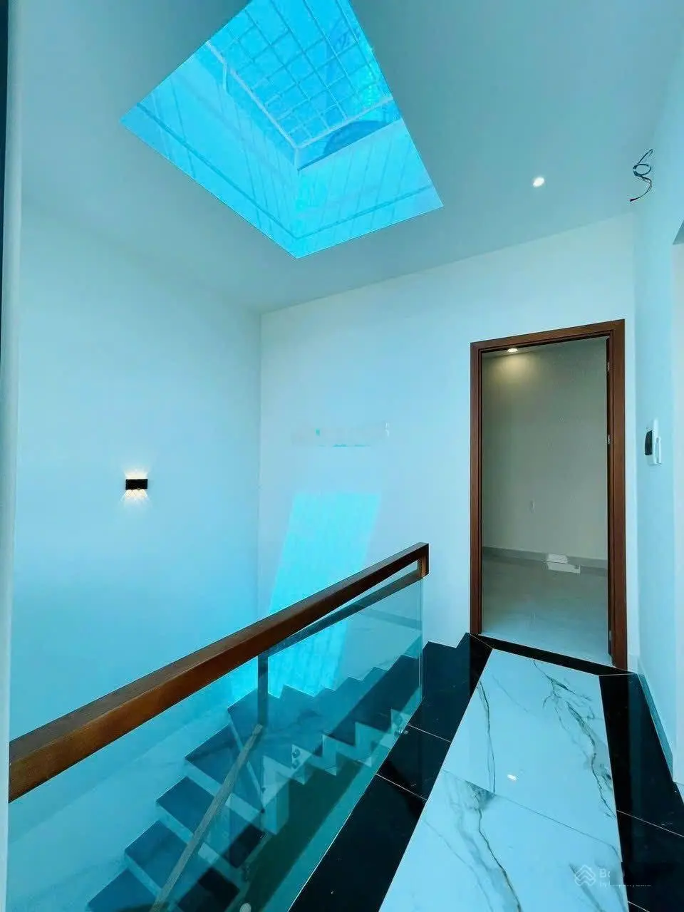 Bán lỗ căn nhà Cao Thắng, Q3 50m2 1 trệt 3 lầu 4PN, 4WC. Đang cho thuê 20 tr/tháng. Sổ công chứng