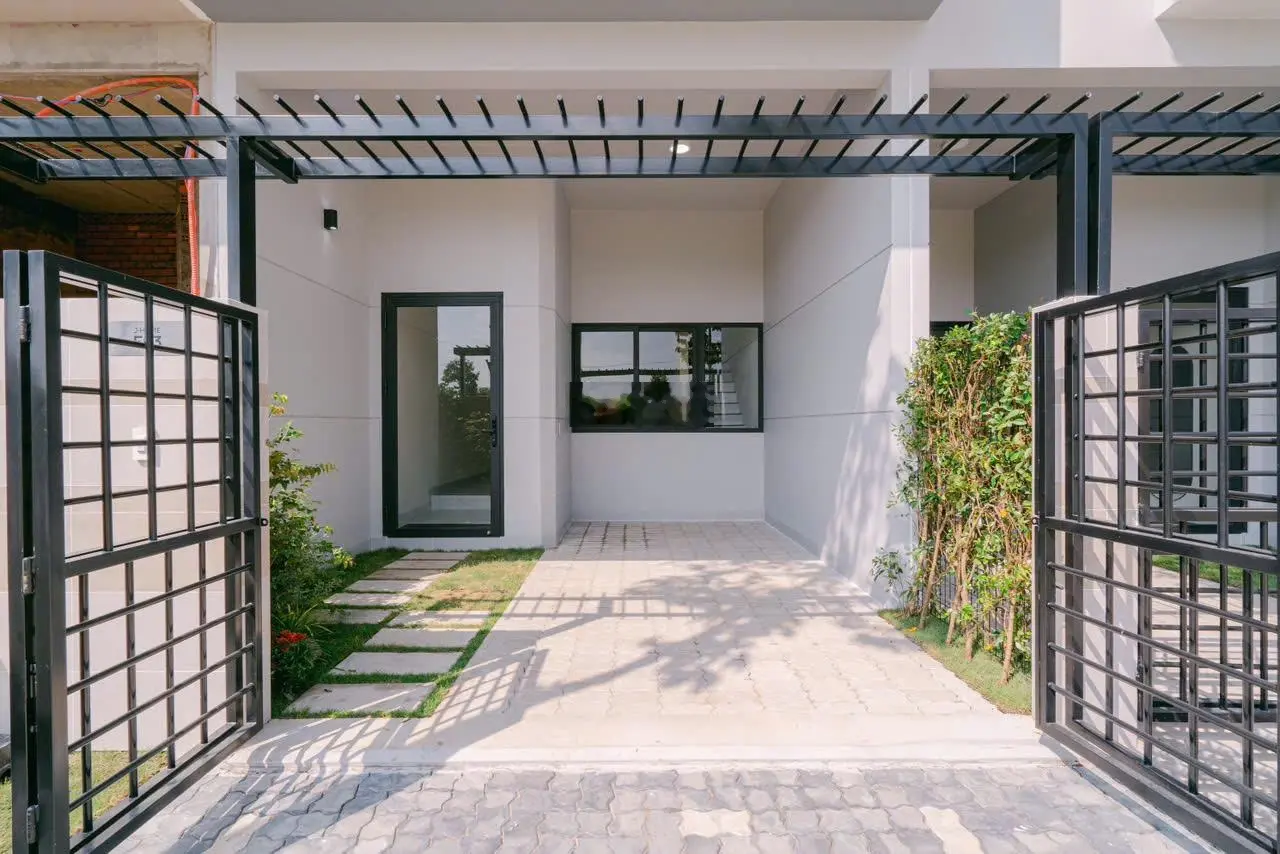 Nhà phố Thuận An Khu Compound đã có SHR, mặt tiền DT743