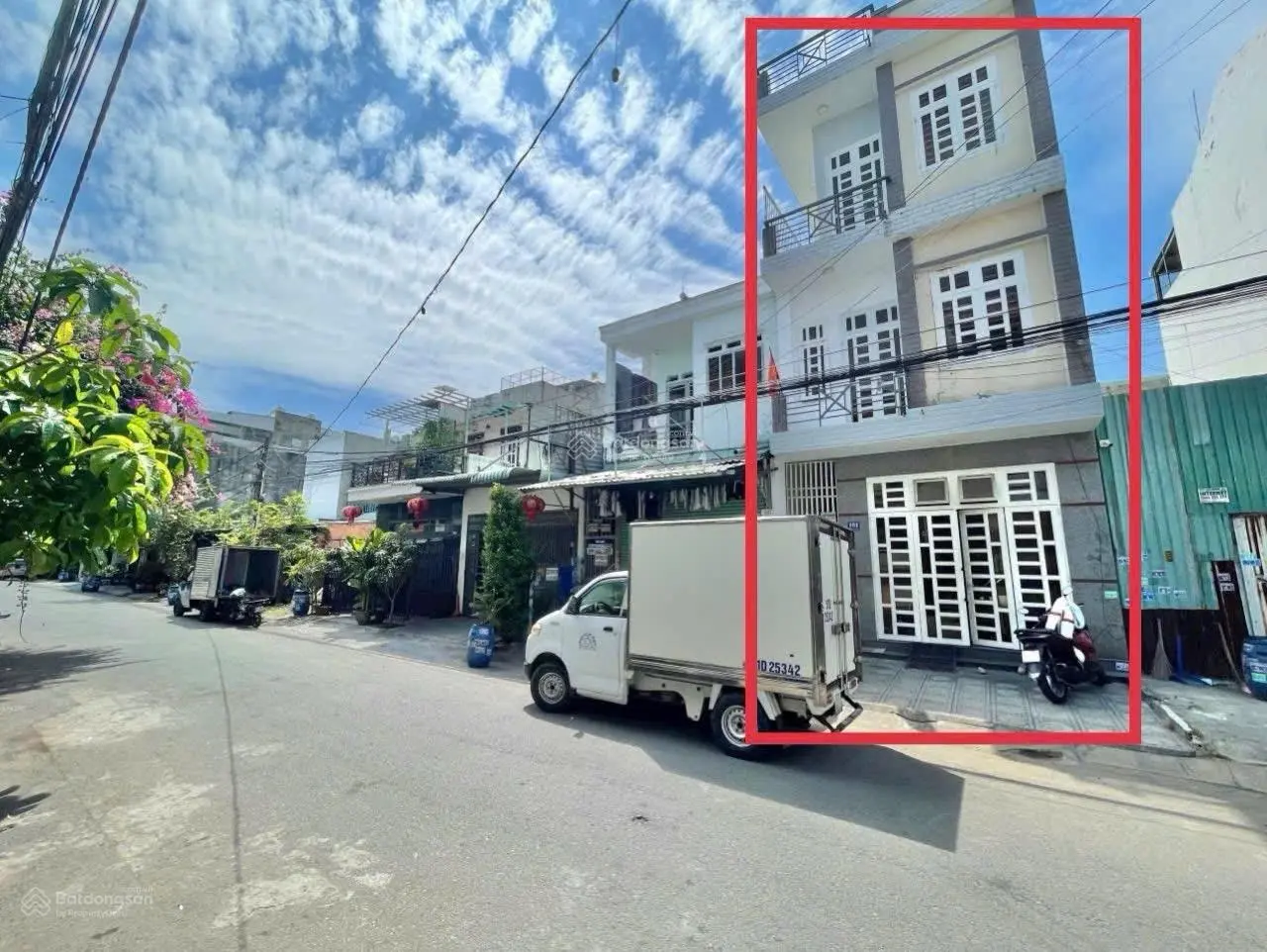 Tòa căn hộ dịch vụ ngay tại Vincom Dĩ An vị trí siêu đẹp bán gấp