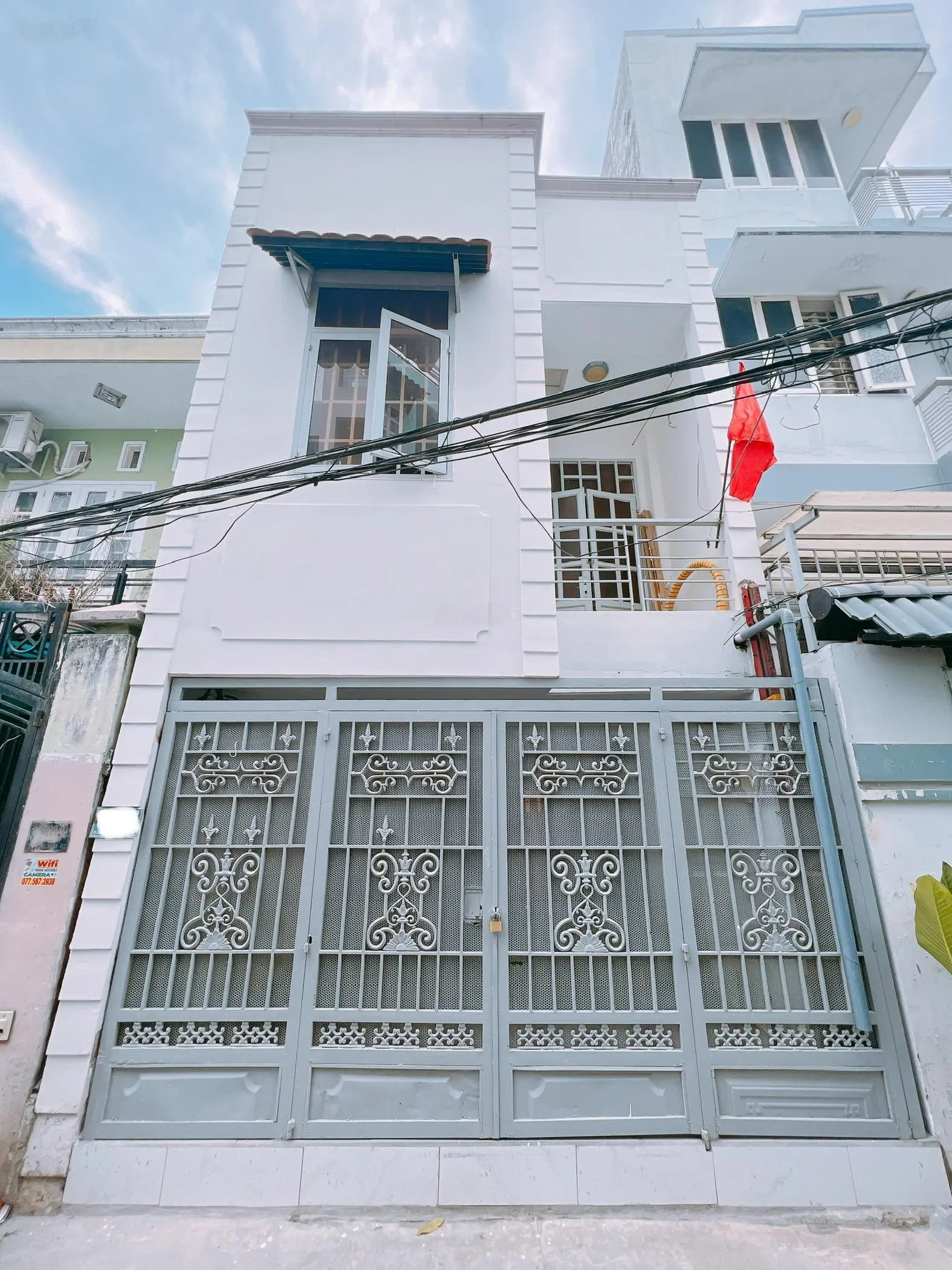 Nhà 2 tầng hẻm oto trung tâm Quận 7 - cách Phú Mỹ Hưng 300m