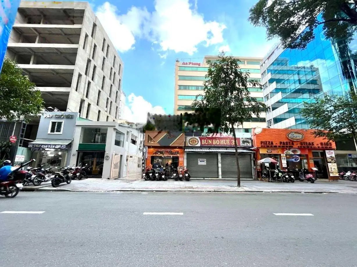 Siêu vị trí. Bán nhà mặt tiền Bùi Viện, Quận 1. DT: 7,5m x 18m. KC: 1 hầm 7 tầng. Giá 53 tỷ