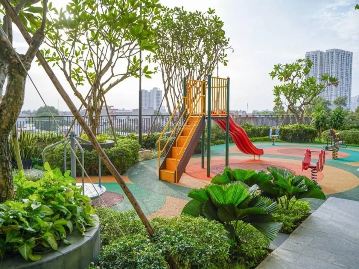 Bán căn hộ 2PN 85m2, căn góc siêu thoáng có 2 ban công, sổ hồng sẵn, nhà có rèm. Giá bán 3.063 tỷ