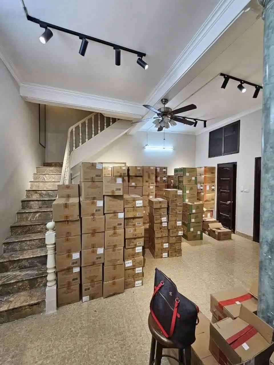 Bán nhà Quan Nhân, Thanh Xuân: 35/47m, 4 tầng, mặt tiền 9 m giá 12 tỷ. Ngõ ô tô tránh kinh doanh.