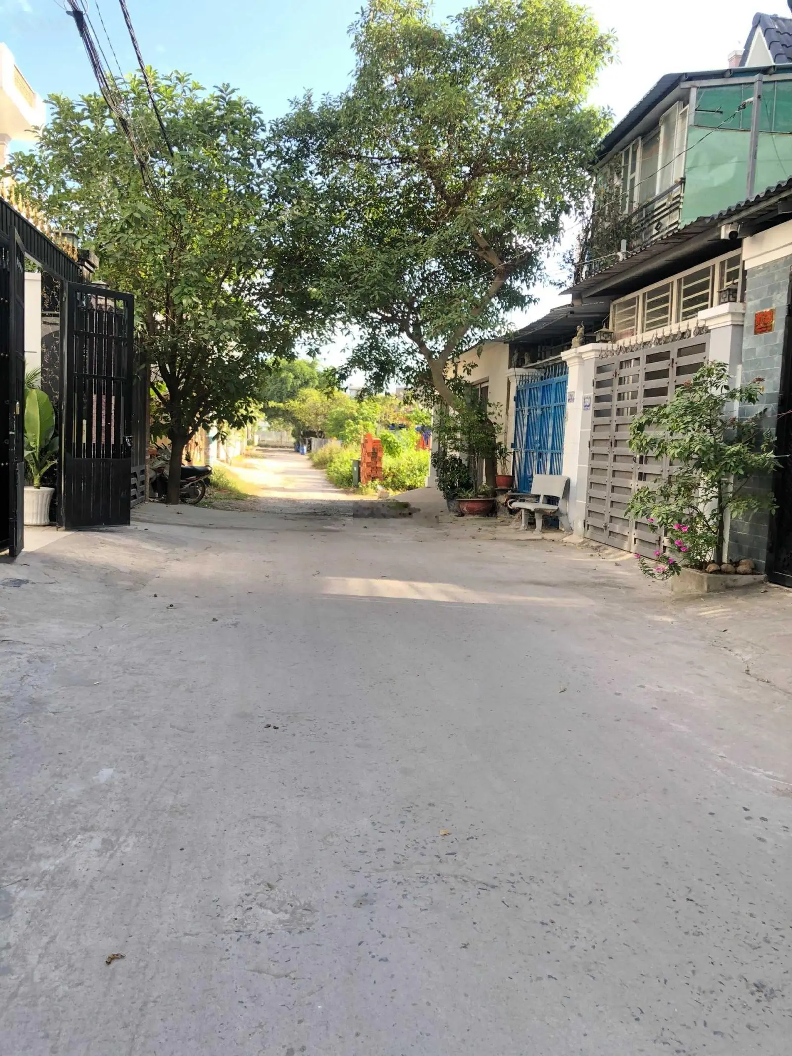 Đất Thạnh Xuân 33. DT: 5 x 23m. SHR. Đường 8m thông. Hướng: Đông. Giá: 4.6 tỷ