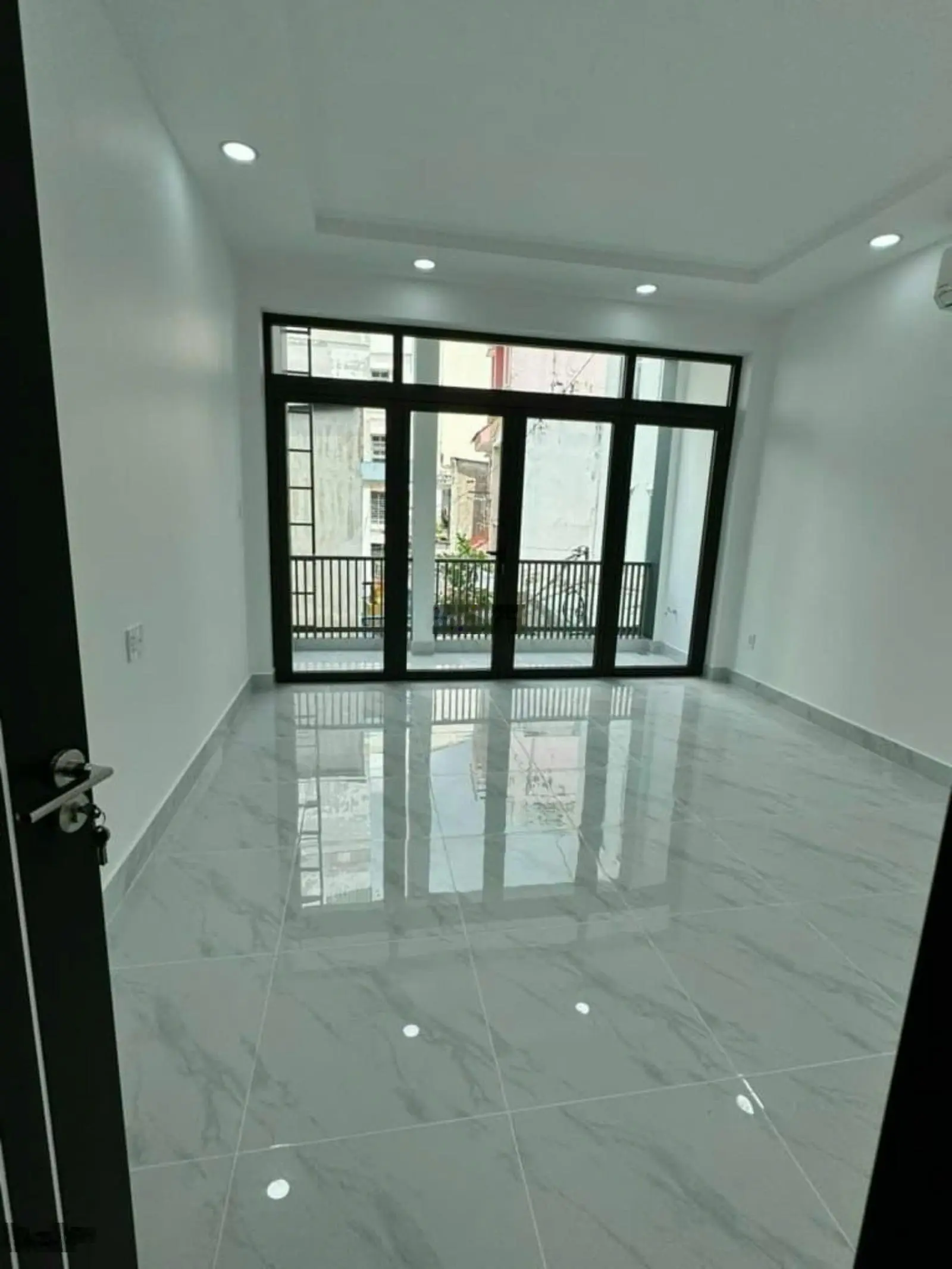 Tài chính 2.6 tỷ Mua ngay nhà Huỳnh Văn Bánh, Q. Phú Nhuận, 52m2, có HĐ thuê, SHR