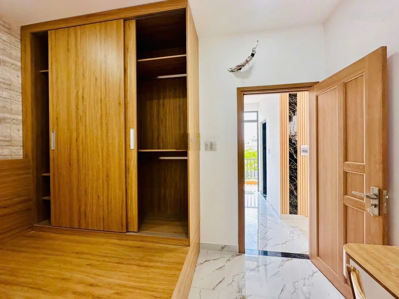 Nhà mới hiện đại, ngay chợ Đường, 3pn, 3wc, huong Đông Nam, hẻm 12