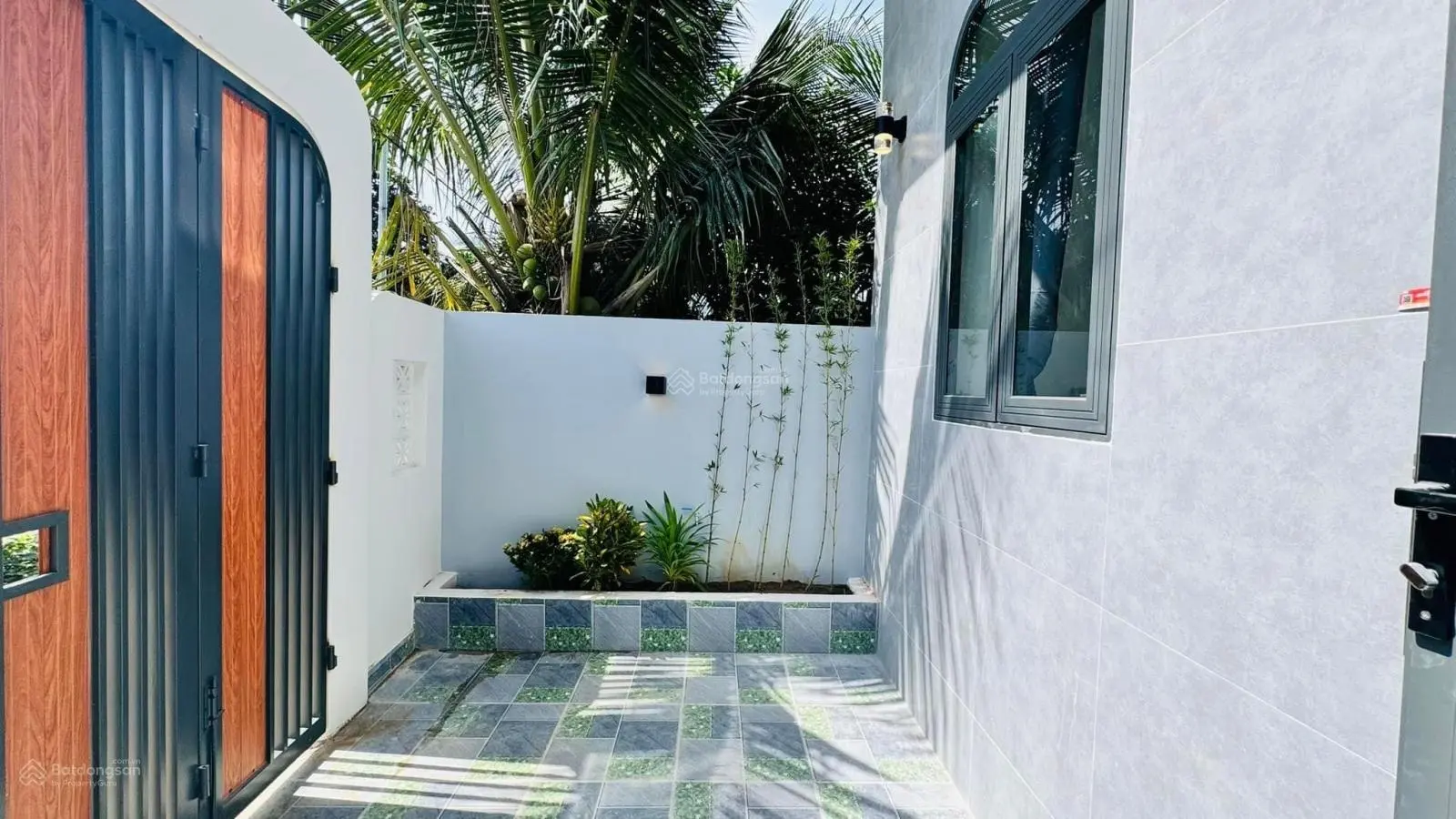 Nhà lầu diên Khánh mới xây siêu đẹp, đường ô tô tận nhà. Giá rẻ. Sổ Hồng giấy phép xd đầy đủ