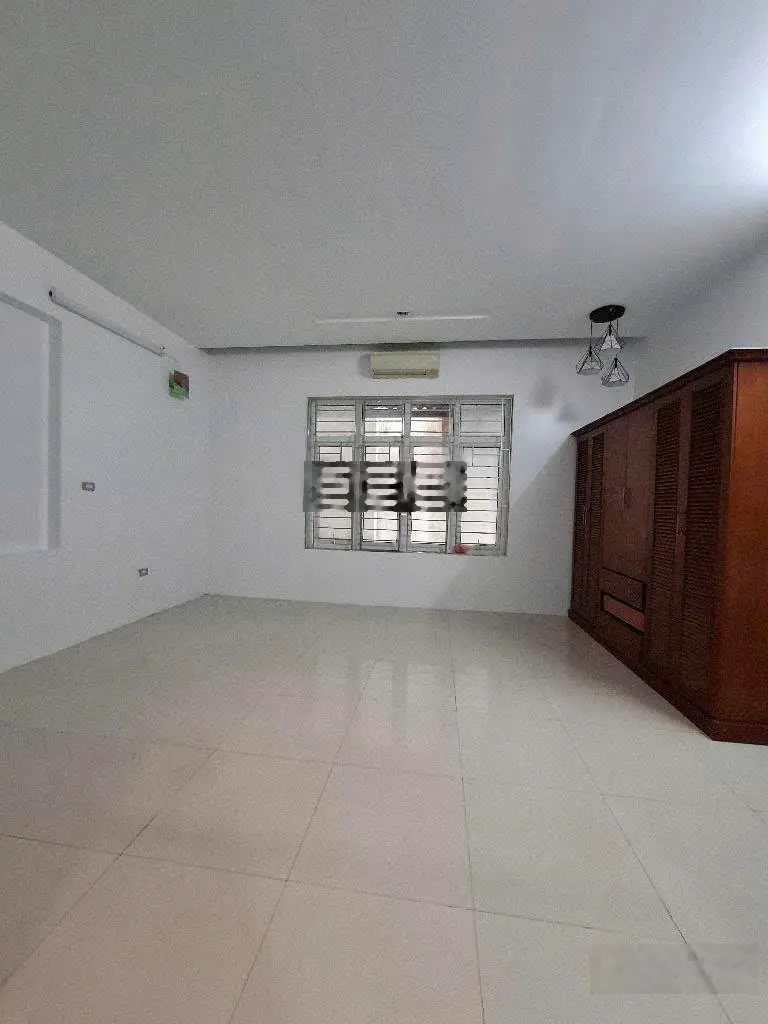 Phố Nguyễn Văn Huyên - Trước nhà Thoáng Vĩnh viễn - DT 82m x4 T - MT 5.6m - chỉ từ 27ty