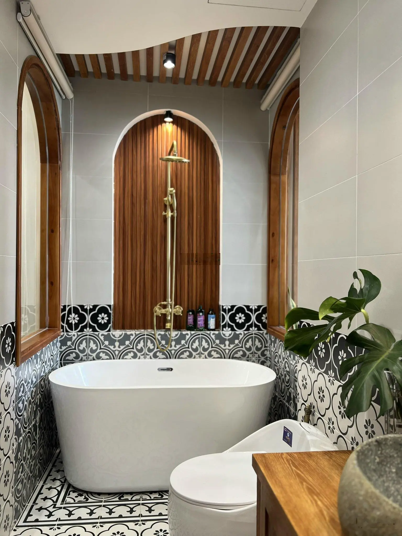 Bán nhà ven biển Mỹ Khê vị trí VIP sát Hồ Nghinh, giá đầu tư tốt