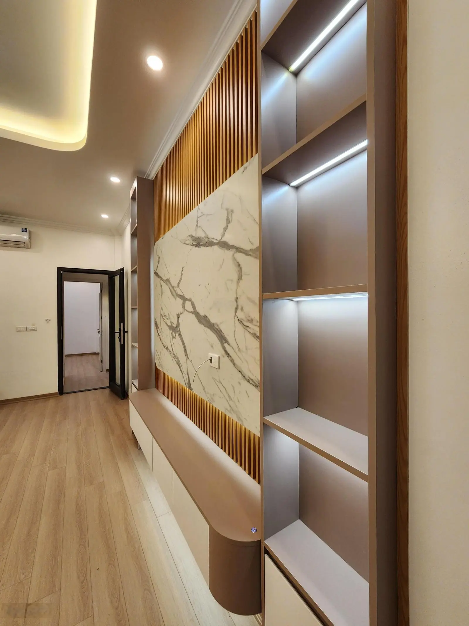 Đống Đa, Trung Liệt 40/50m2, 5 tầng, 4m mặt tiền, phân lô, thang máy, ô tô -Lh Giang 0979388189