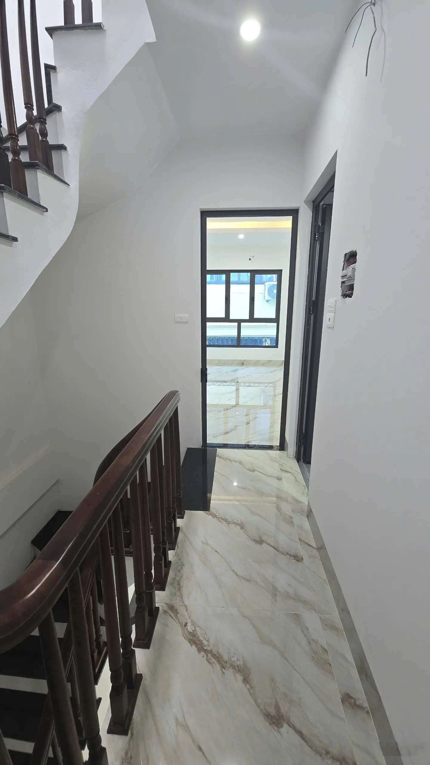 Bán nhà 5 tầng DT 35m2. Ngõ rộng, có sân riêng rộng 8m. Cách trung tâm Hà Đông 4km. Giá chỉ 2,3x tỷ