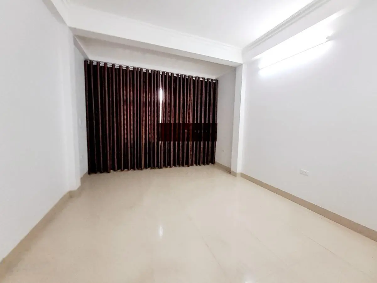 Mặt phố kinh doanh Sầm Uất Hoàng Công,Kiến Hưng. Dt 50m 6 tầng Mt 4.5m. Giá 17 tỷ. Kinh doanh đỉnh