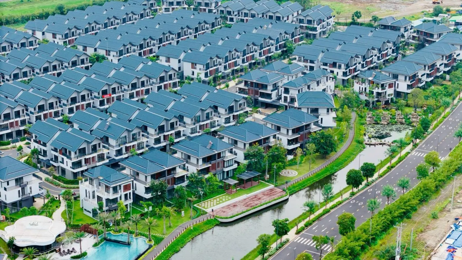 Bán biệt thự ID Junction căn góc Infinity đẹp view hồ bơi, hồ cầu vòng giá đầu tư sinh lời