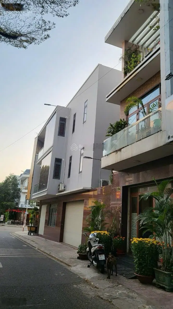 NgỘp Giảm 1 Tỷ- Bán Nhanh nhà Mặt Tiền Kinh Doanh khu D2D. 3 lầu. Ngang 5x18, nở hậu 8,9m. DT125m2