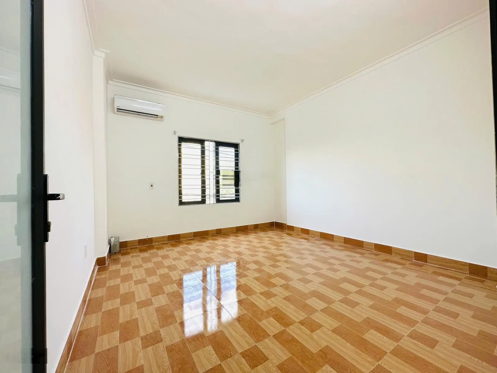 Bán nhà 4 tầng đường Đồng Hoà - Kiến An sau nhà mặt đường ô tô đỗ ngày đêm