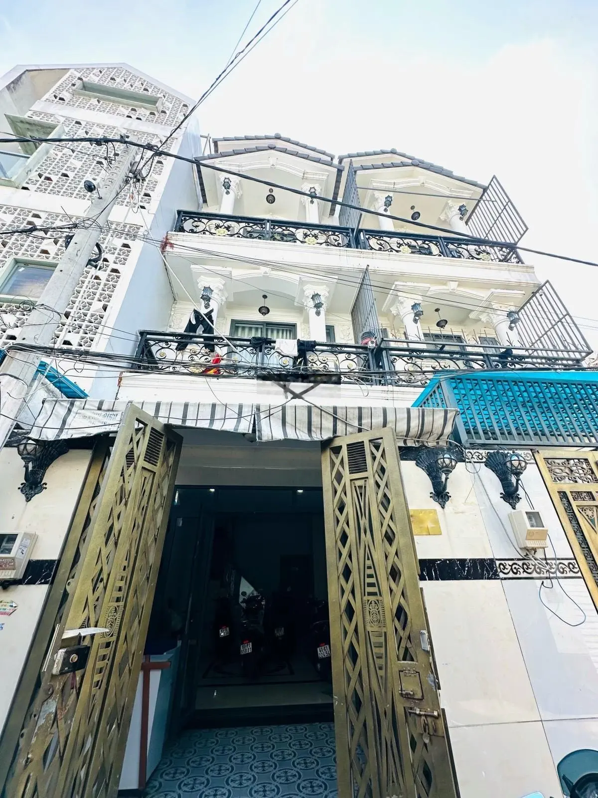 Ngay chợ Hiệp Bình - đối diện Gigamall 68m2 - 4 tầng BTCT - hẻm xe hơi doanh thu sẵn 25tr/ tháng