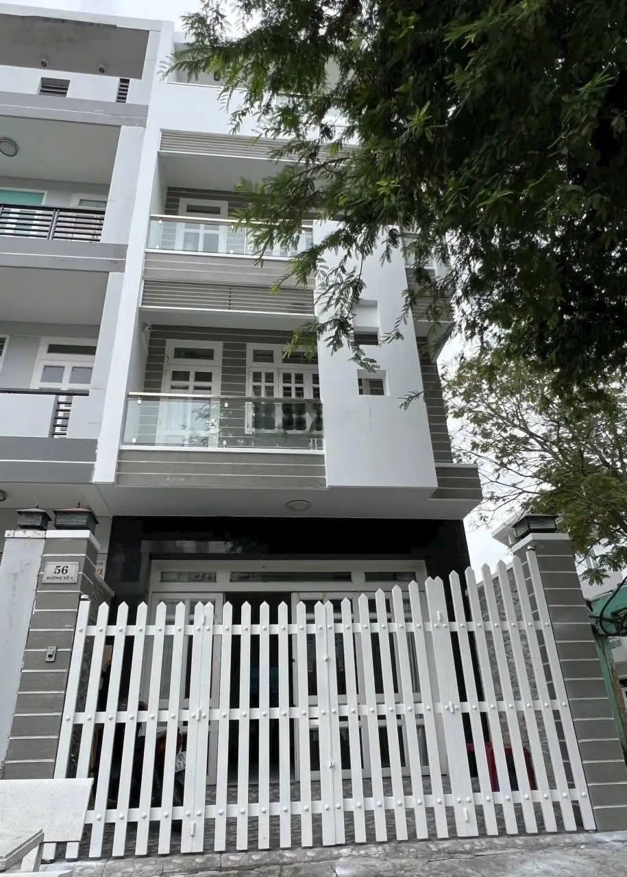 Cần bán căn nhà 1 trệt 2 lầu và sân thượng KDC Sadeco Phước Kiển A. Giá 10.5 tỷ. Sổ hồng riêng