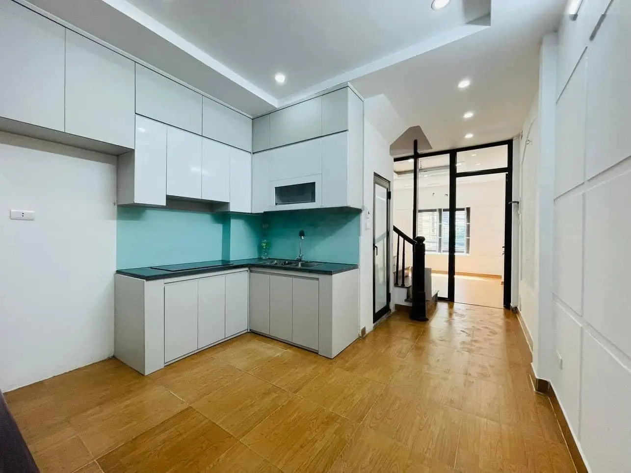 Ô tô vào nhà, Lạc Long Quân - Tây Hồ 41m2 - MT 3.6m - giá 8.27 tỷ (thương lượng)