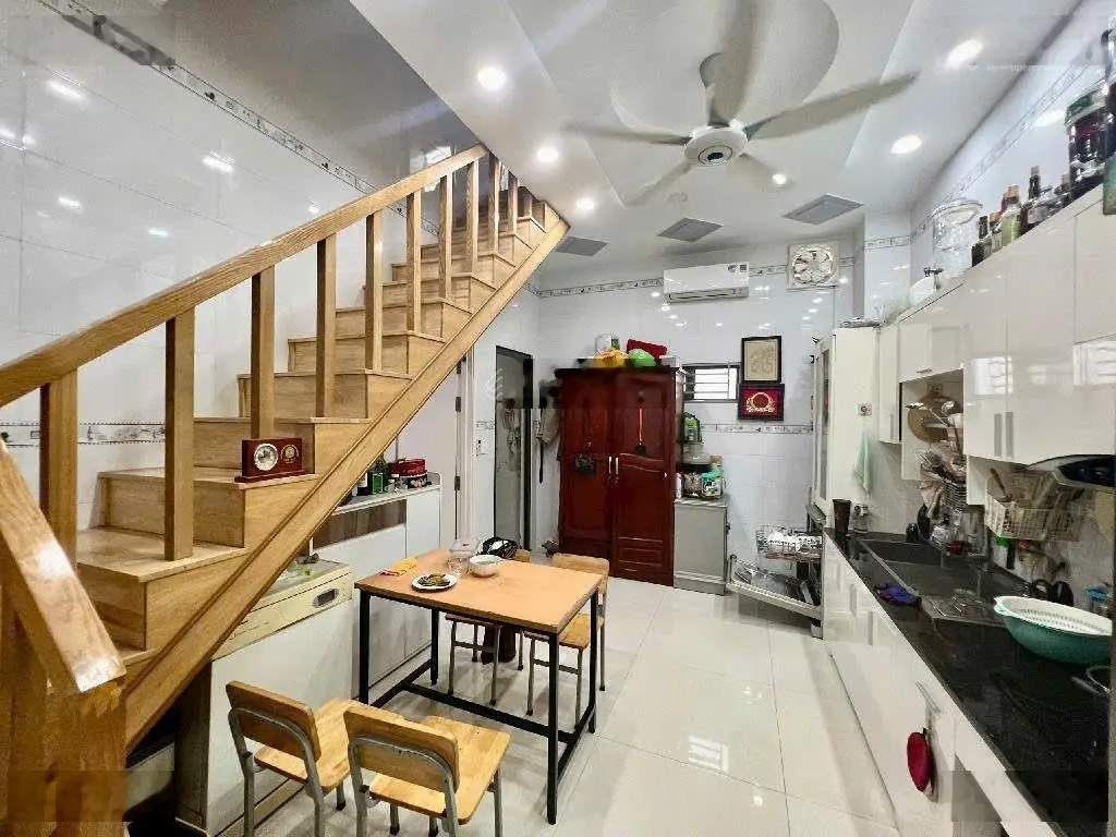Chỉ 6,2 tỷ. Nhà 2 tầng, 64m2, ngang 5,3m. HXH 1/ Phạm Văn Đồng, Phường 3, Gò Vấp. Gần sân bay