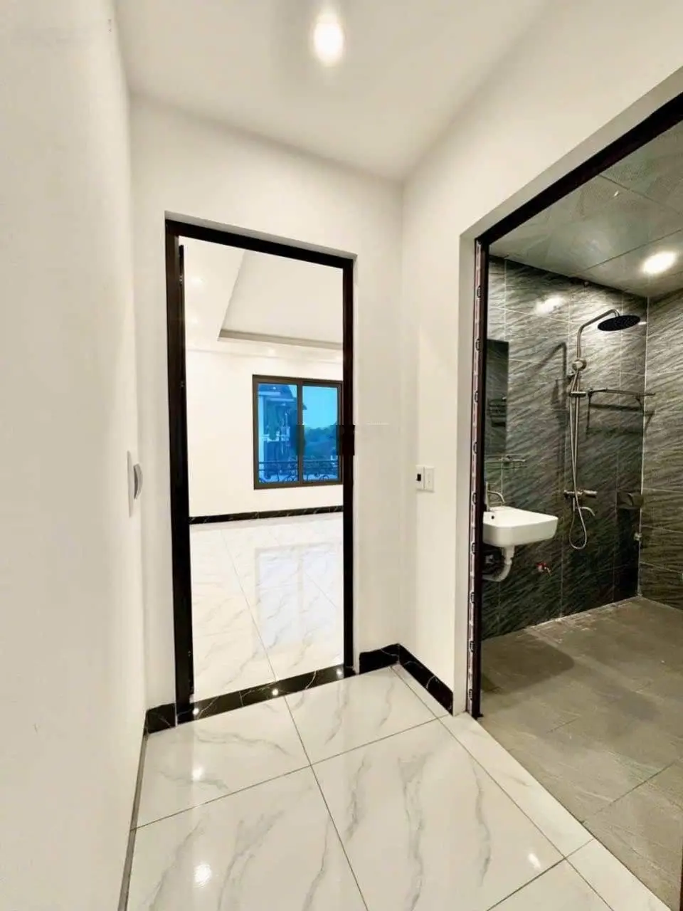 Bán căn 42m2x3T, đường trước nhà 4m, gần chợ Đông La, 7 phút ra Penika