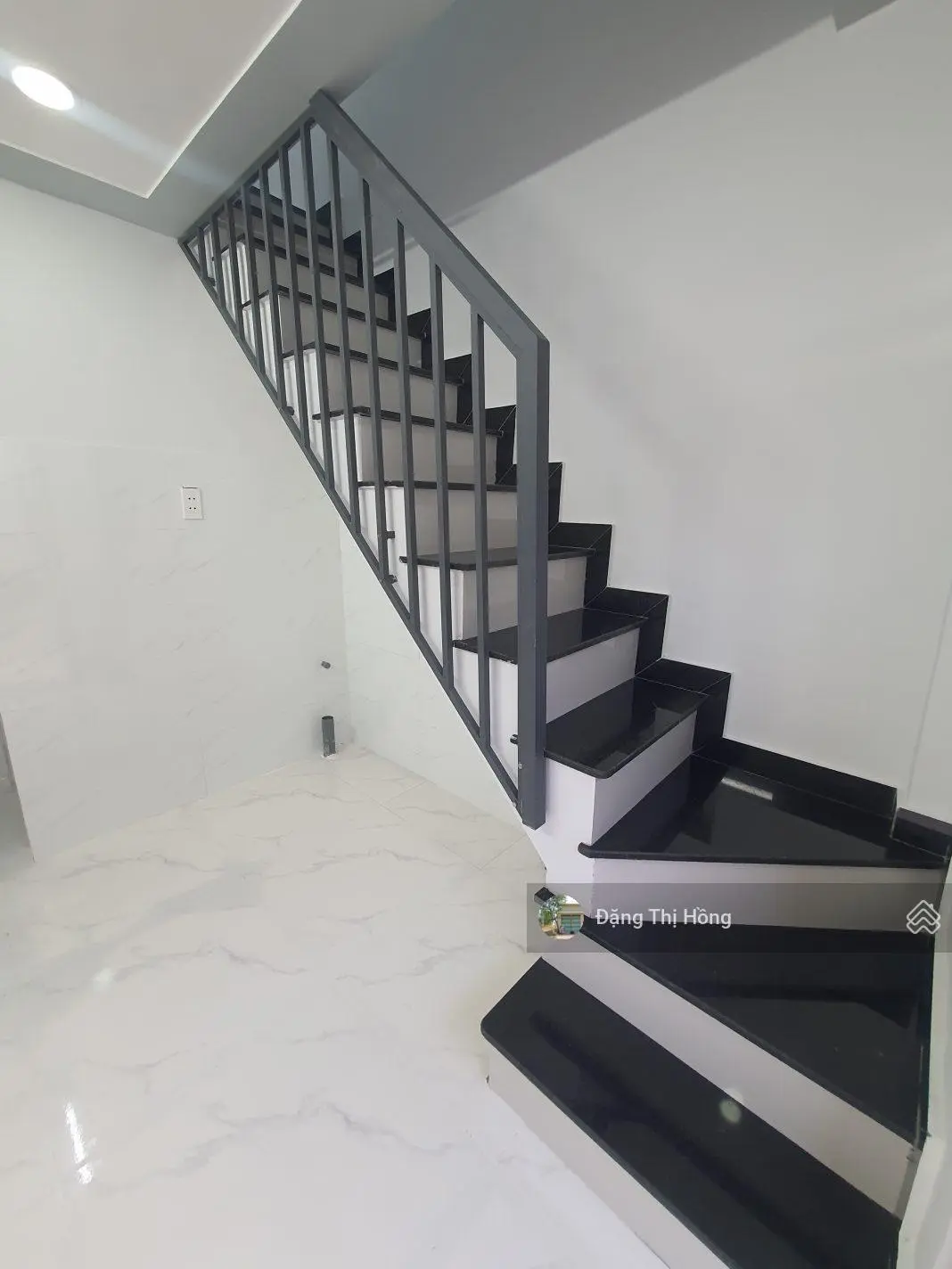 Bán gấp nhà đường Nguyễn Sỹ Sách 46m2 ngay sân goft Tân Sơn Nhất đang cho thuê 8tr/th sổ hồng riêng