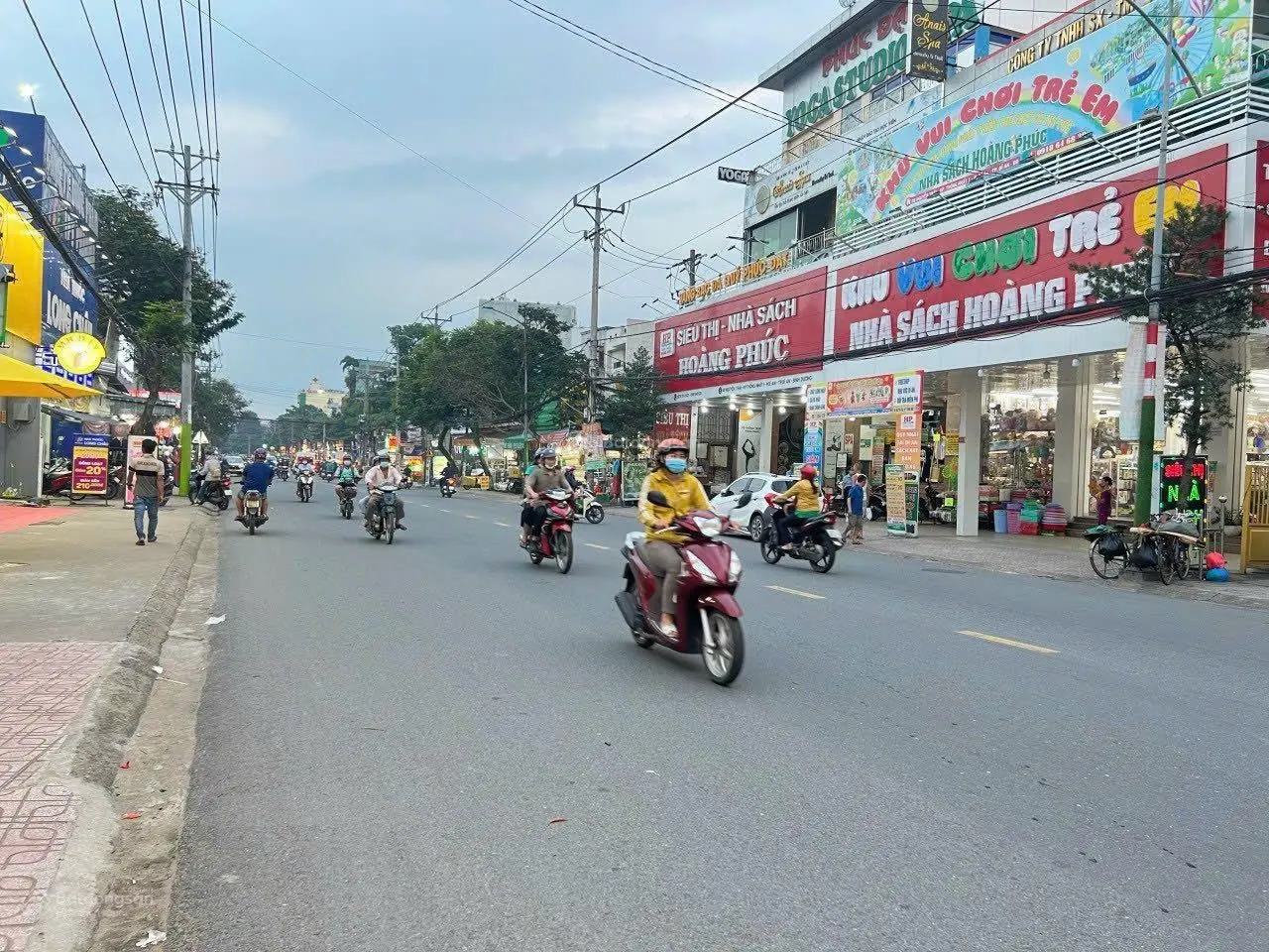 Cần bán đất 134m2 ngang 5.5m MT Nguyễn Trãi TP Dĩ An BD thổ cư 130m2 vị trí đẹp kinh doanh bán gấp