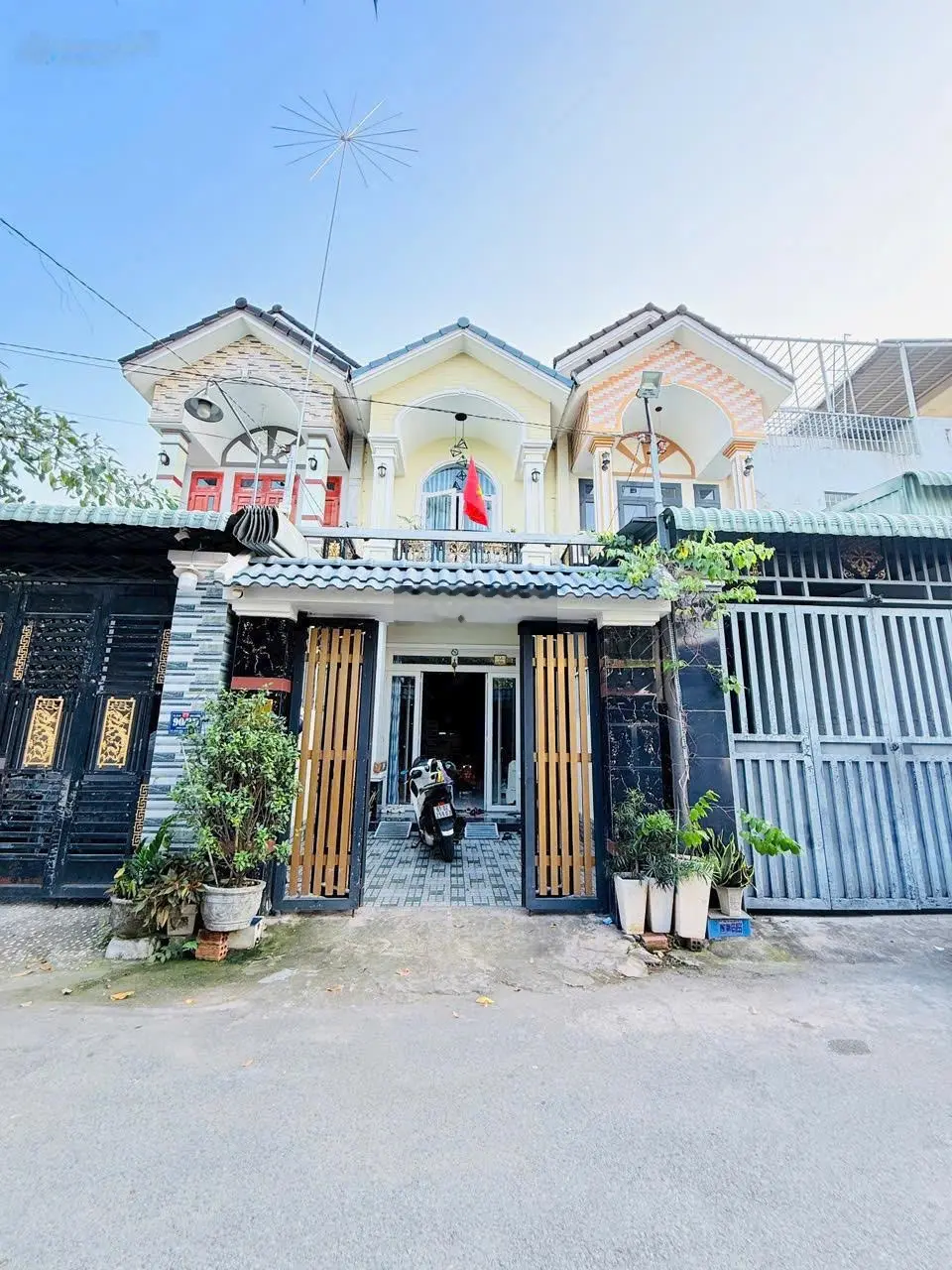 Bán nhà mặt tiền nhựa kinh doanh nhỏ, đối diện trường học, ubnd Tân Đông Hiệp dt: 82.3m2, 4.399 tỷ