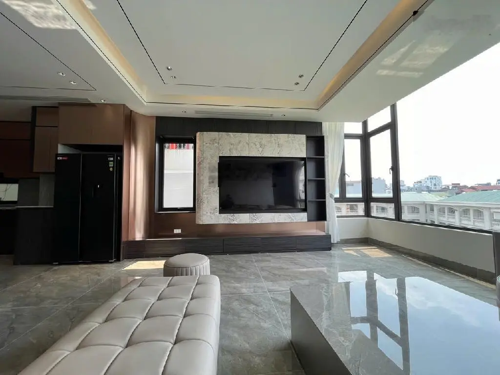 Siêu hiếm - vỉa hè rộng - kinh doanh tốt - 2 gara ô tô - 6 tầng có thang máy - nguyễn văn cừ