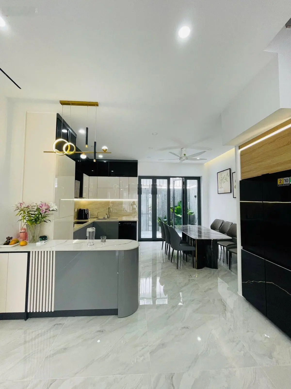 Bán căn nhà Gói 8 KĐT tâm huyết decor nhà rất đẹp, toàn bộ nội thất mới 100% giá chỉ 5tỷ5, alo em