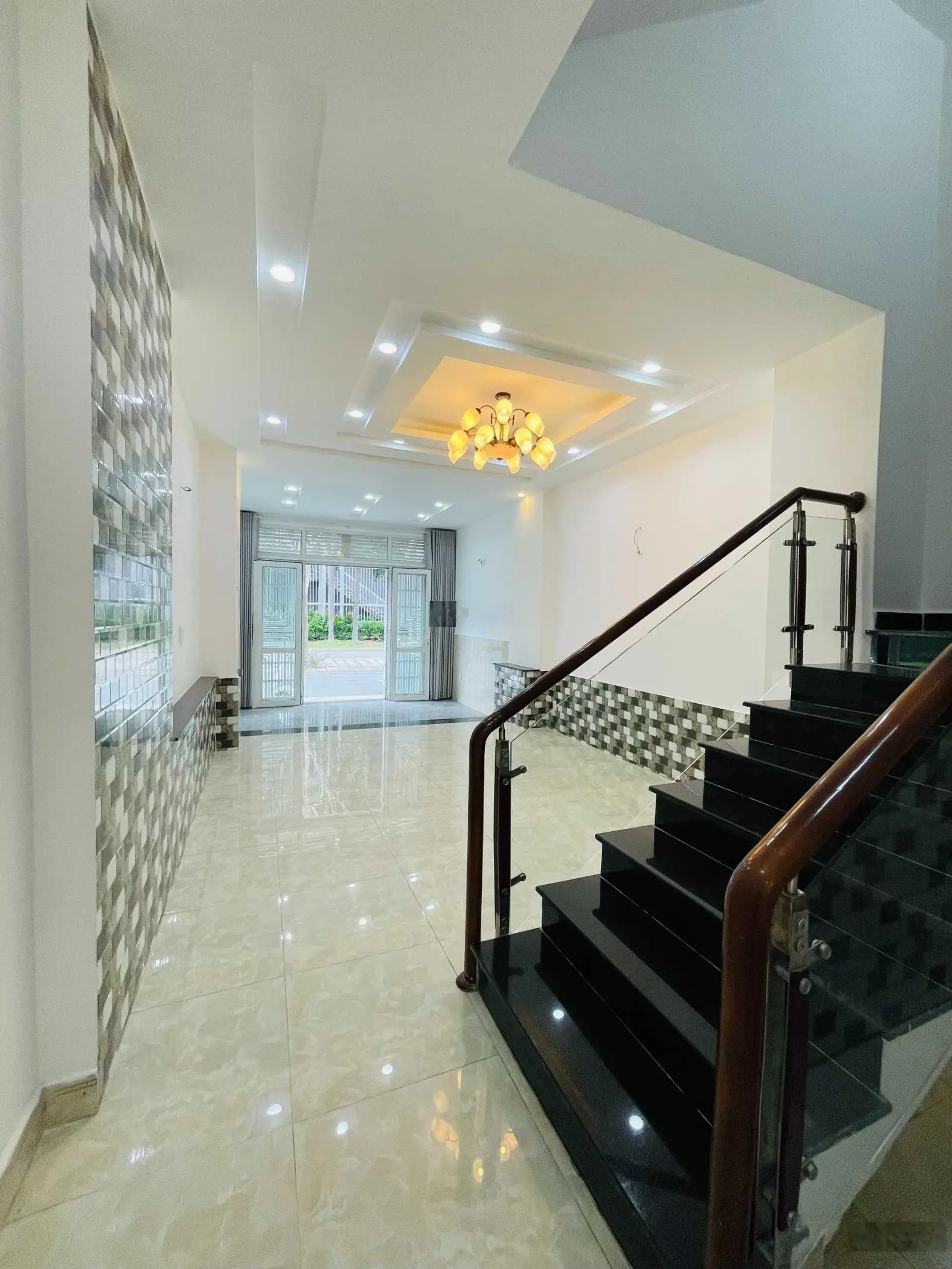 Bán nhà 3 lầu (4x18m) đường số khu Công Ích, Quận 4, P. Phú Mỹ, Quận 7 LH: 0917 796 *** Phương