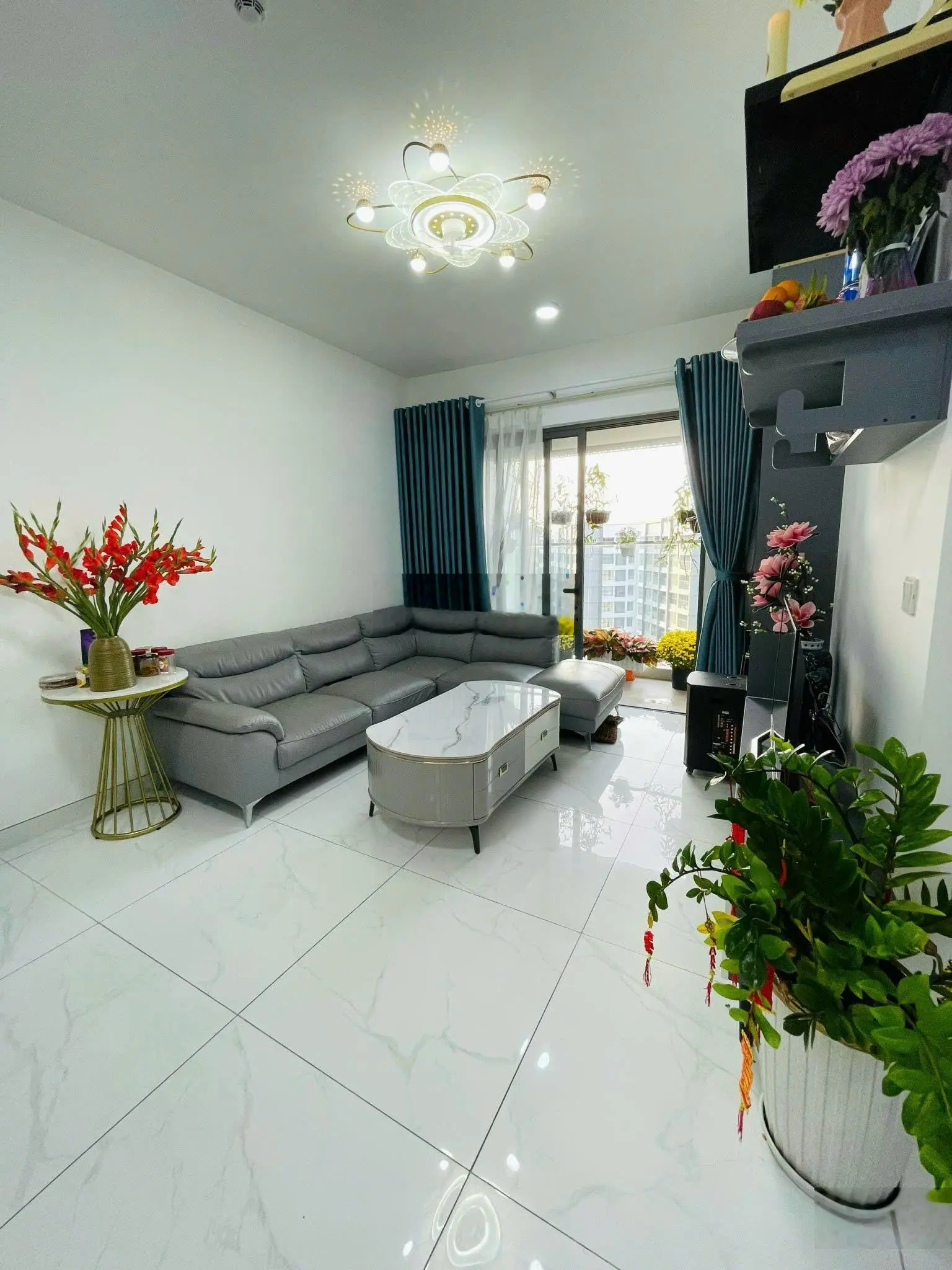 Kẹt tiền bán gấp căn 2PN 2WC 1 kho khu Emerald - Celadon City, giá 4.25tỷ, DT: 86m2, LH: 0947 050 ***