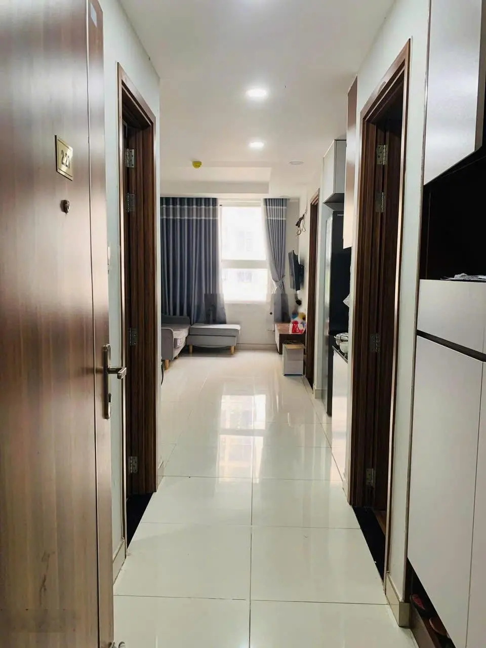 Bán gấp căn hộ 2Pn 2WC 57m2, giá chỉ 1,190 bao thuế phí, Có nội thất gỗ-093201326