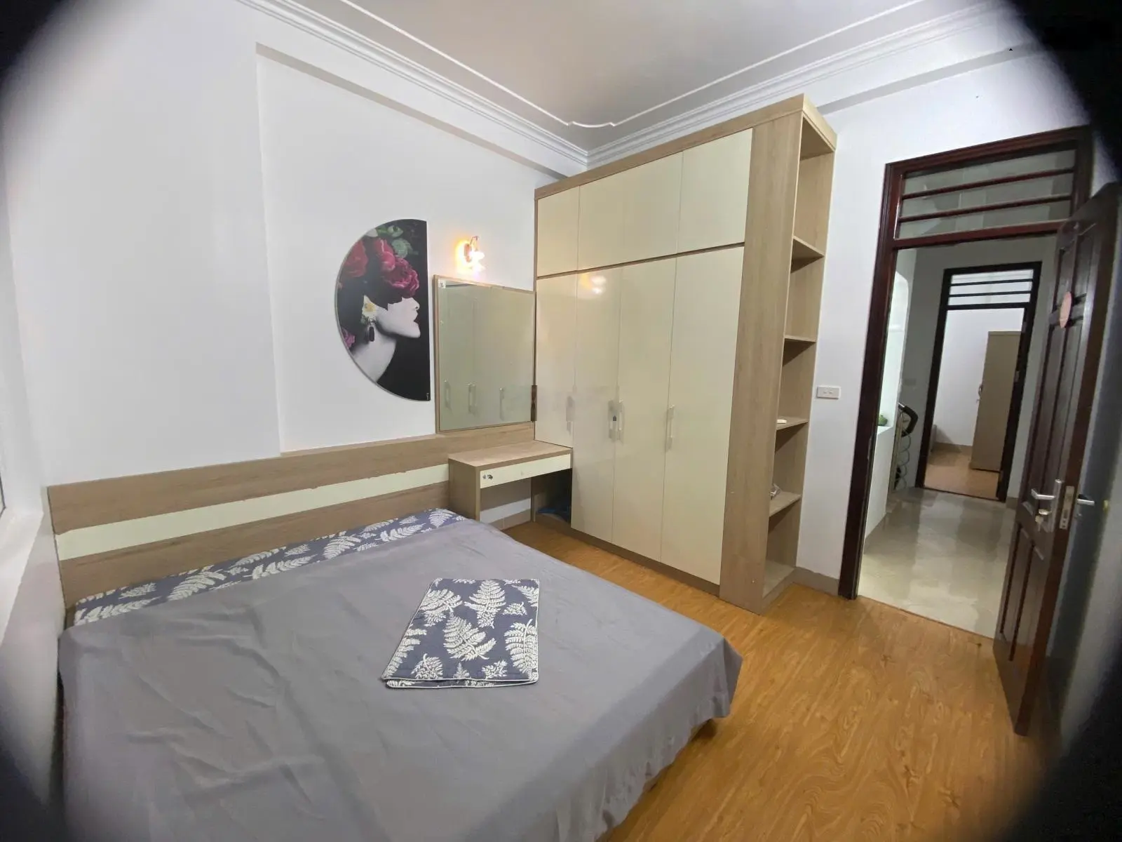 Bán gấp nhà riêng phố Dịch Vọng Hậu, 10 tỷ, 36m2, giá cực rẻ, gần phố, ôtô cạnh nhà