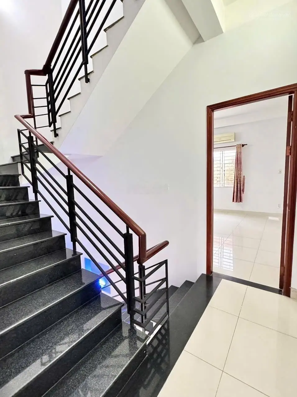 Gia đình định cư Mỹ cần bán nhà 3 tầng Vũ Tùng, P. 2